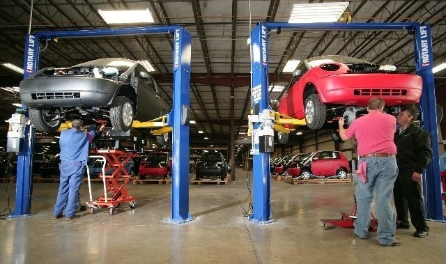 Cómo iniciar un taller de reparación de coches