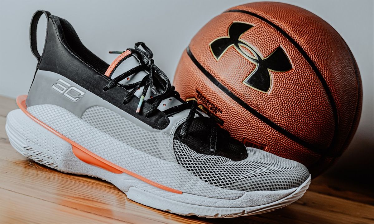 Cómo comprar zapatillas de baloncesto